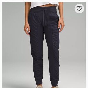 lululemon athletica Black Dance Studio Mid-Rise Jogger
Women’s sz 4